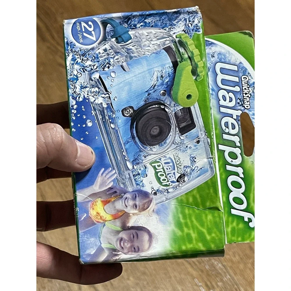 Fujifilm Quick Snap New Waterproof Camera 27 Exposure 35mm 4/21
